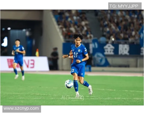 南京足球队个人能力提升之路:聚焦球员成长与团队协作的完美结合